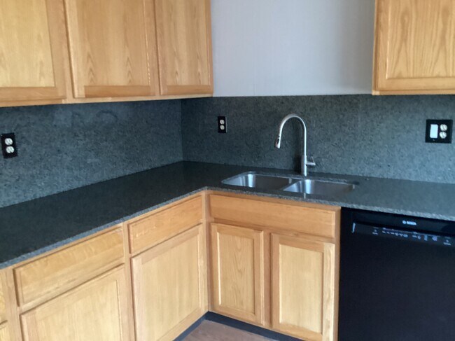 Building Photo - 14844 E Colgate Dr
