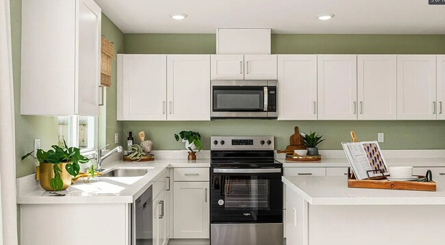 Foto del edificio - BRAND NEW (Roseville) 3/2.5!  I'm Beautifu...