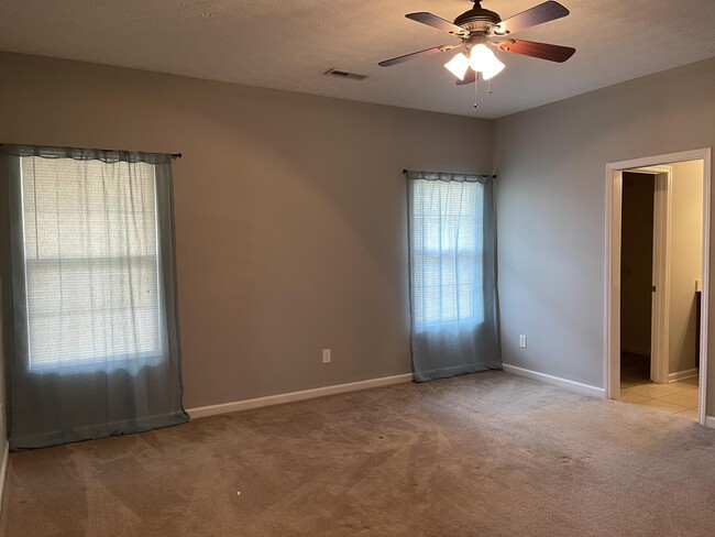 Building Photo - 102 Bluegrass Beat Cove