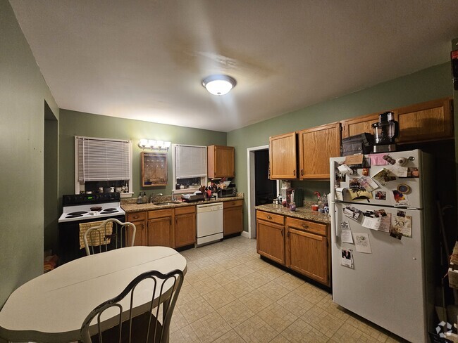 Kitchen - 256 S Whittlesey Ave