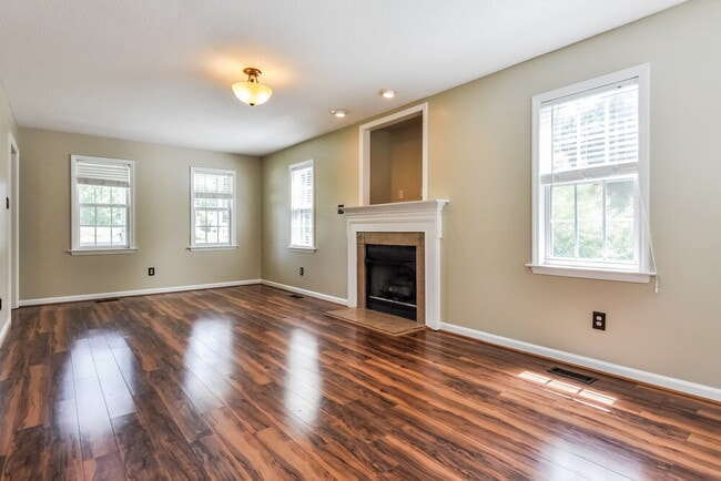 Building Photo - 120 Nightshade Ln