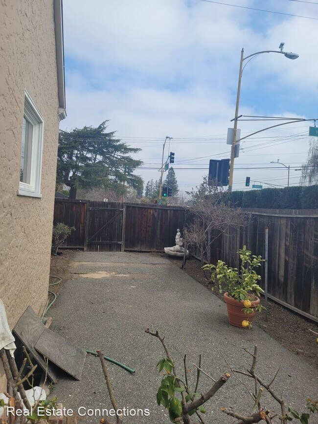 Building Photo - 2 br, 1 bath House - 1697 Hicks Ave