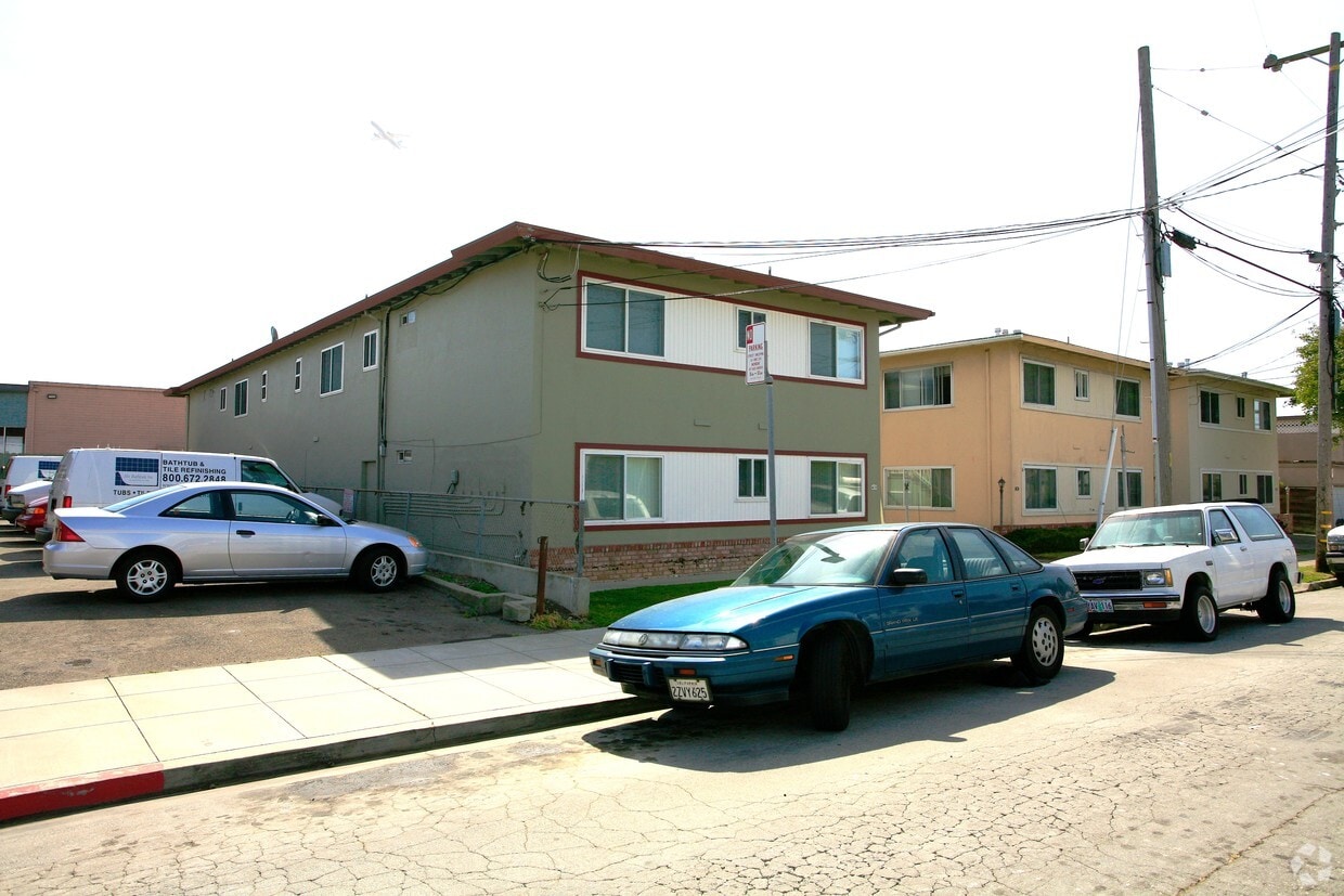 Primary Photo - 788 Mills Ave