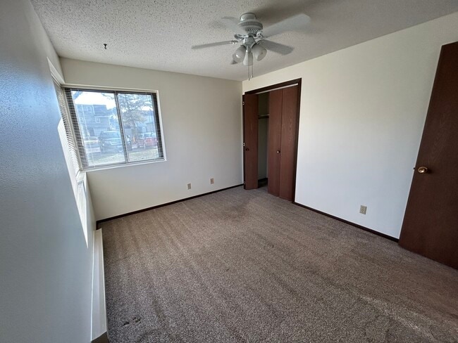 Building Photo - Lakeview Apartments