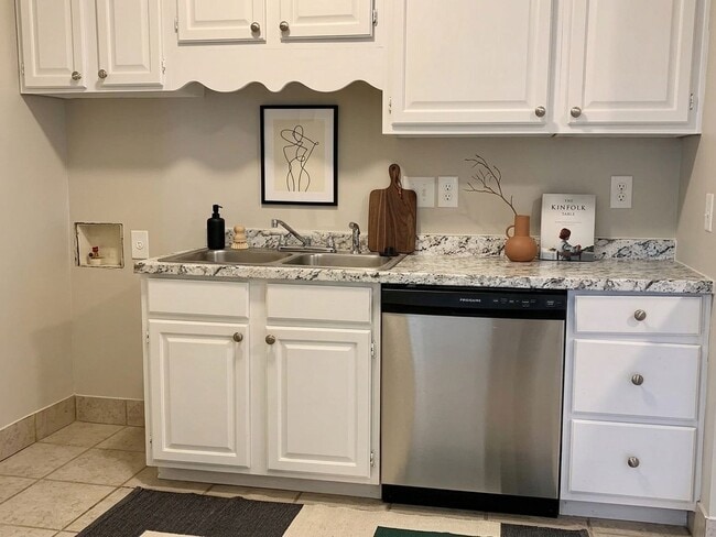 Photo - 3 bed, 1 bath in Colonial Acres near Quince and Colonial House
