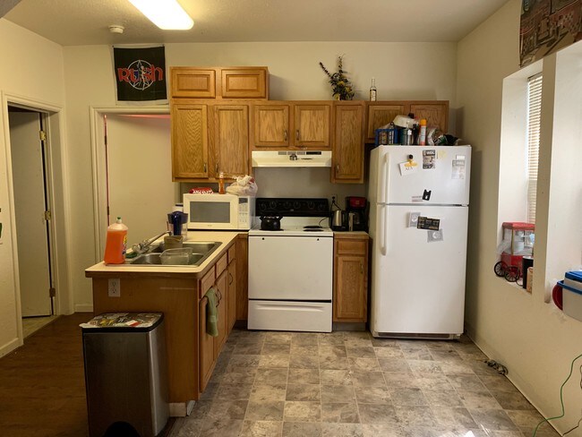 Building Photo - 420 S Almon St