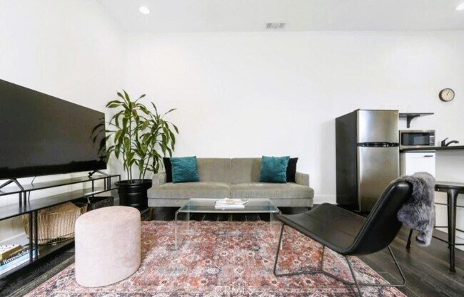 Foto del edificio - 210 E High Ave