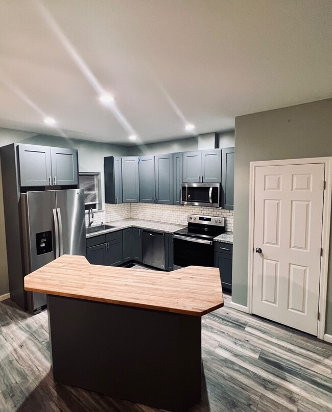 Building Photo - 6016 Kingfish Dr