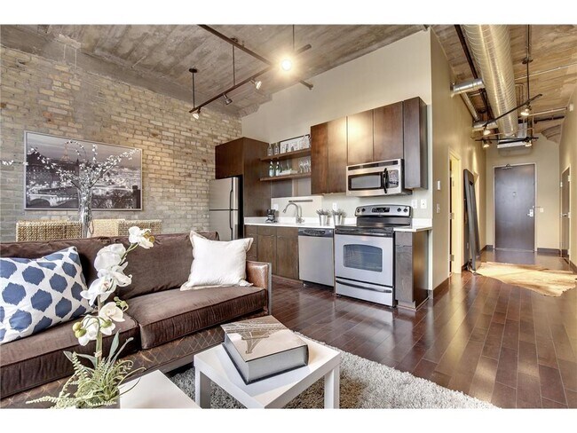 Building Photo - 618 N Washington Ave