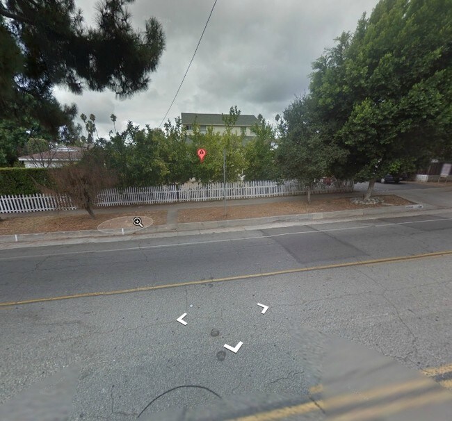 Building Photo - 641-651 N Hill Ave