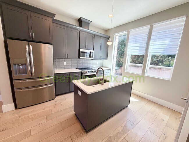 Building Photo - Modern 3-Bedroom, 3.5-Bathroom Fernview Heights Townhome Built in 2022