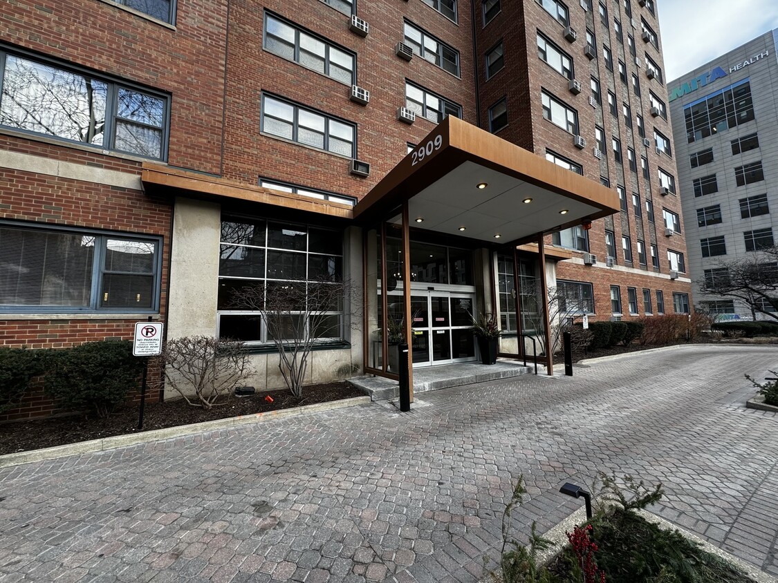 Primary Photo - 2909 N Sheridan Rd