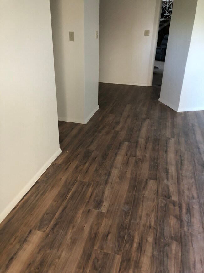 Building Photo - 210 E 600 S
