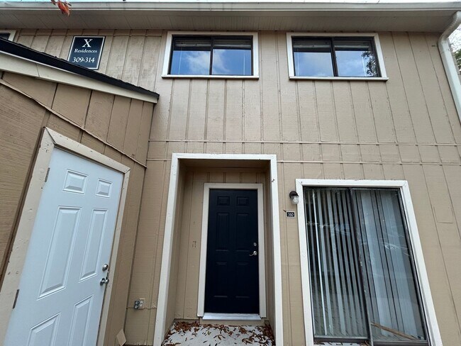 Foto del edificio - 2 Story Townhouse in Hawthorne Reserve