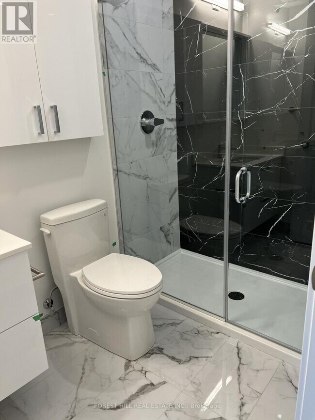 Building Photo - 30 Upper Mall Wy