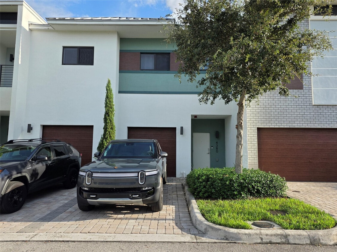 Foto principal - 4380 NW 8th Ct