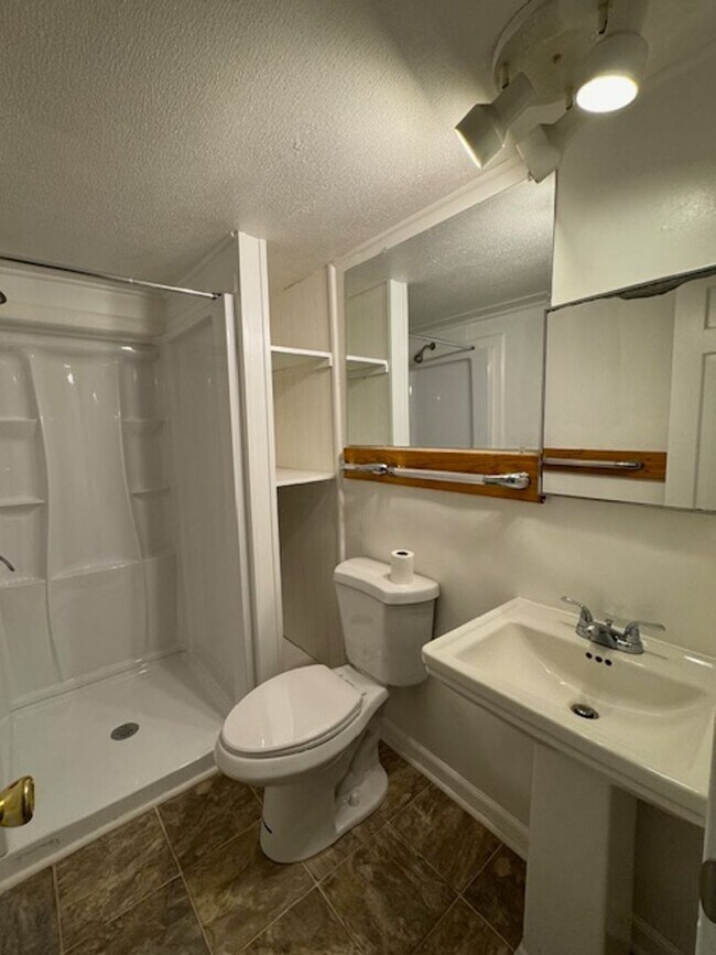 Building Photo - 208 Perry Ave
