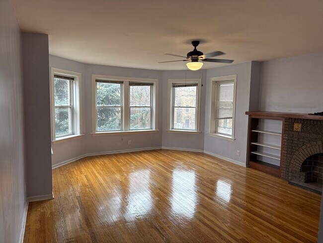 Foto del edificio - 6429 N Claremont Ave