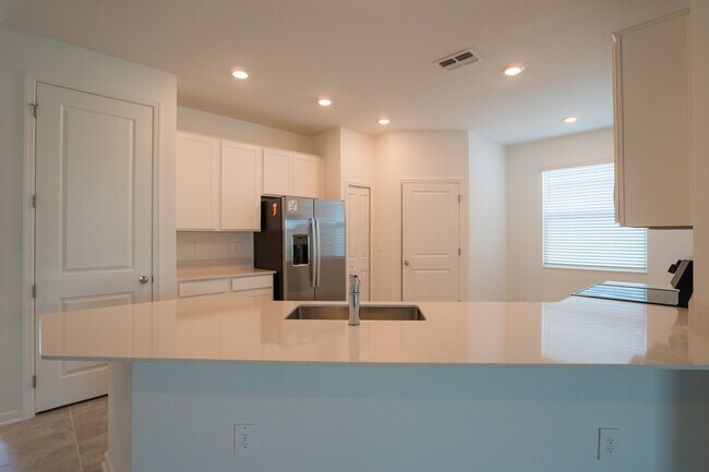 Building Photo - 2047 Punch Bowl Ave