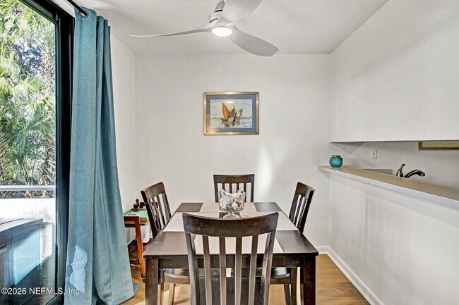 Building Photo - 743 Spinnakers Reach Dr