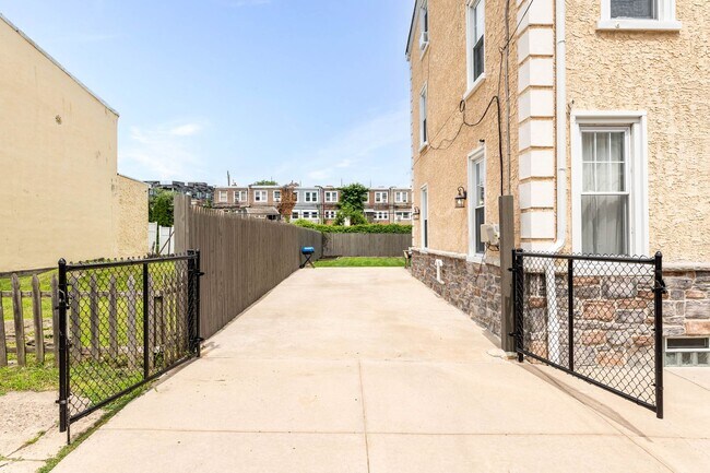 Foto del edificio - Spacious Detached 4BR/2.5BA Home in Mount ...