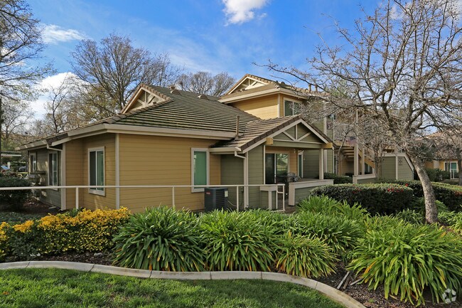 Foto del edificio - Vintage Oaks Senior Apartments