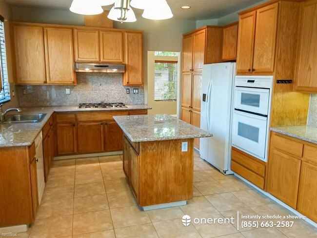 Building Photo - 5 br, 2.5 bath House - 2117 Spruce Way -