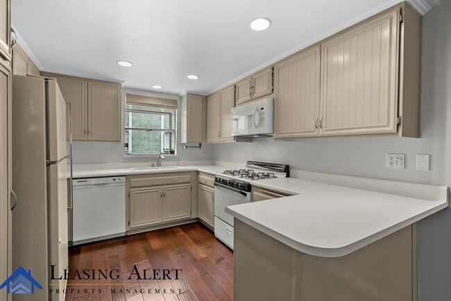 Building Photo - 26914 Rainbow Glen Dr