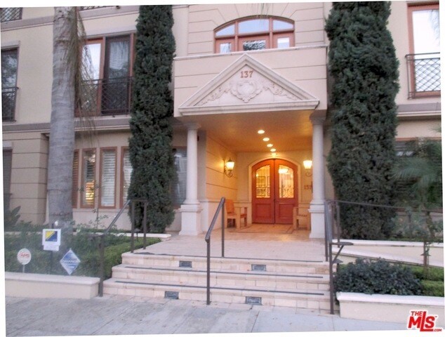Primary Photo - 137 S Spalding Dr