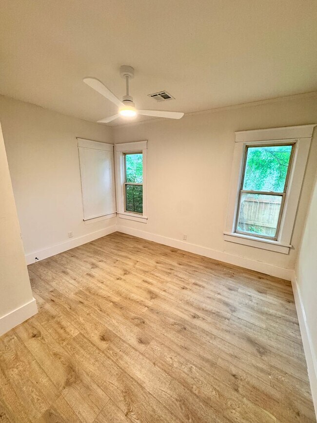 Foto del edificio - Freshly remodeled duplex available for rent!