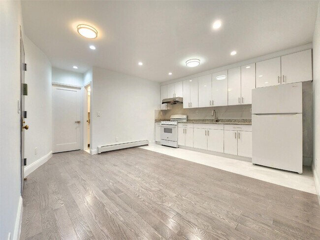 Foto del edificio - 76-12 Woodside Ave