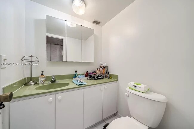 Foto del edificio - 2750 NE 183rd St