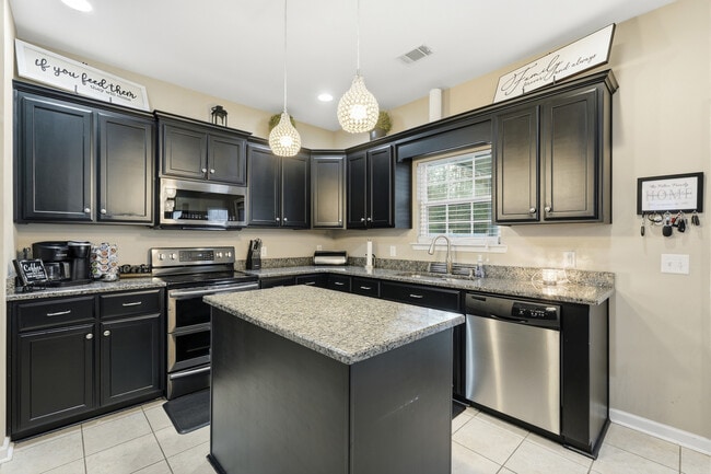 Building Photo - 1311 Hill View Cir