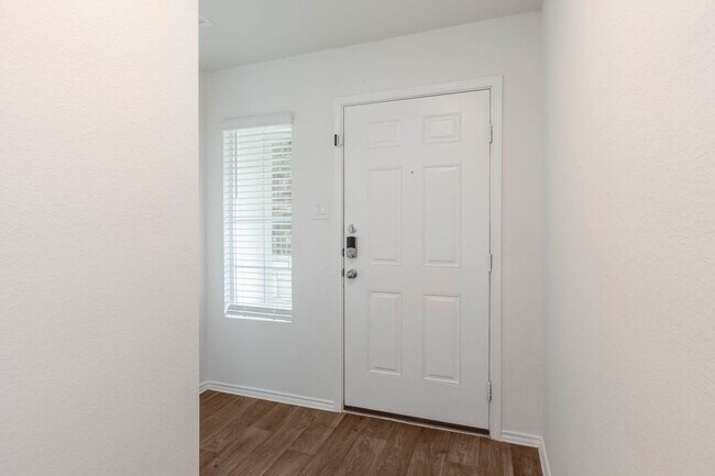 Foto del edificio - One Month FREE Rent!