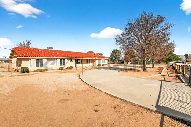 Building Photo - 15380 Mission St