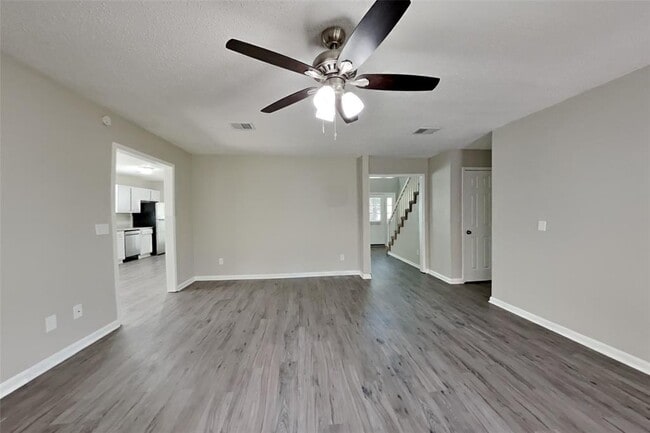 Foto del edificio - 7607 Round Grove Ln