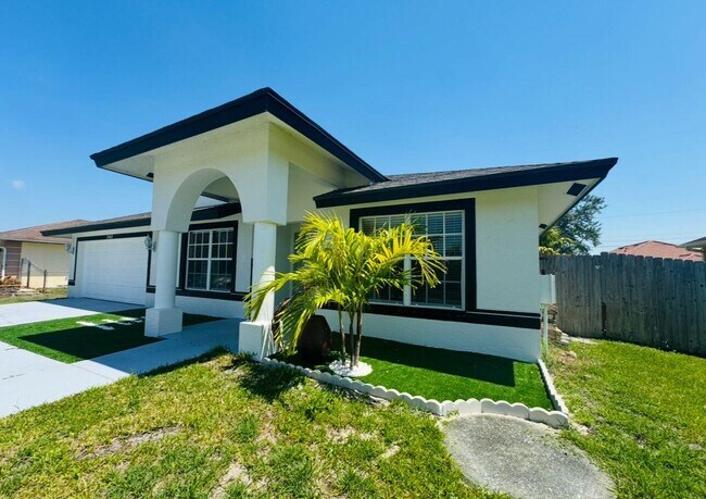 Building Photo - 2468 SW Garcia Ave