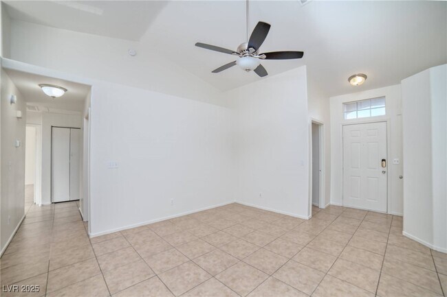 Foto del edificio - 2542 N Grand Basin Dr