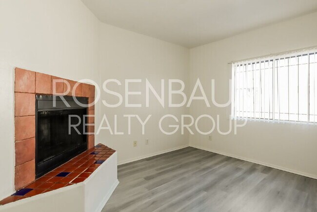 Building Photo - 354 W Delano St