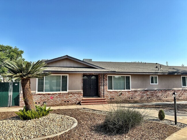 Building Photo - 936 W Prosperity Ave