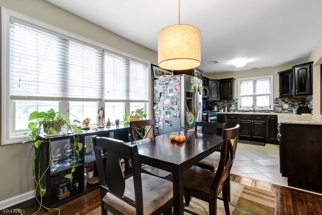 Foto del edificio - 221 Hillside Ave