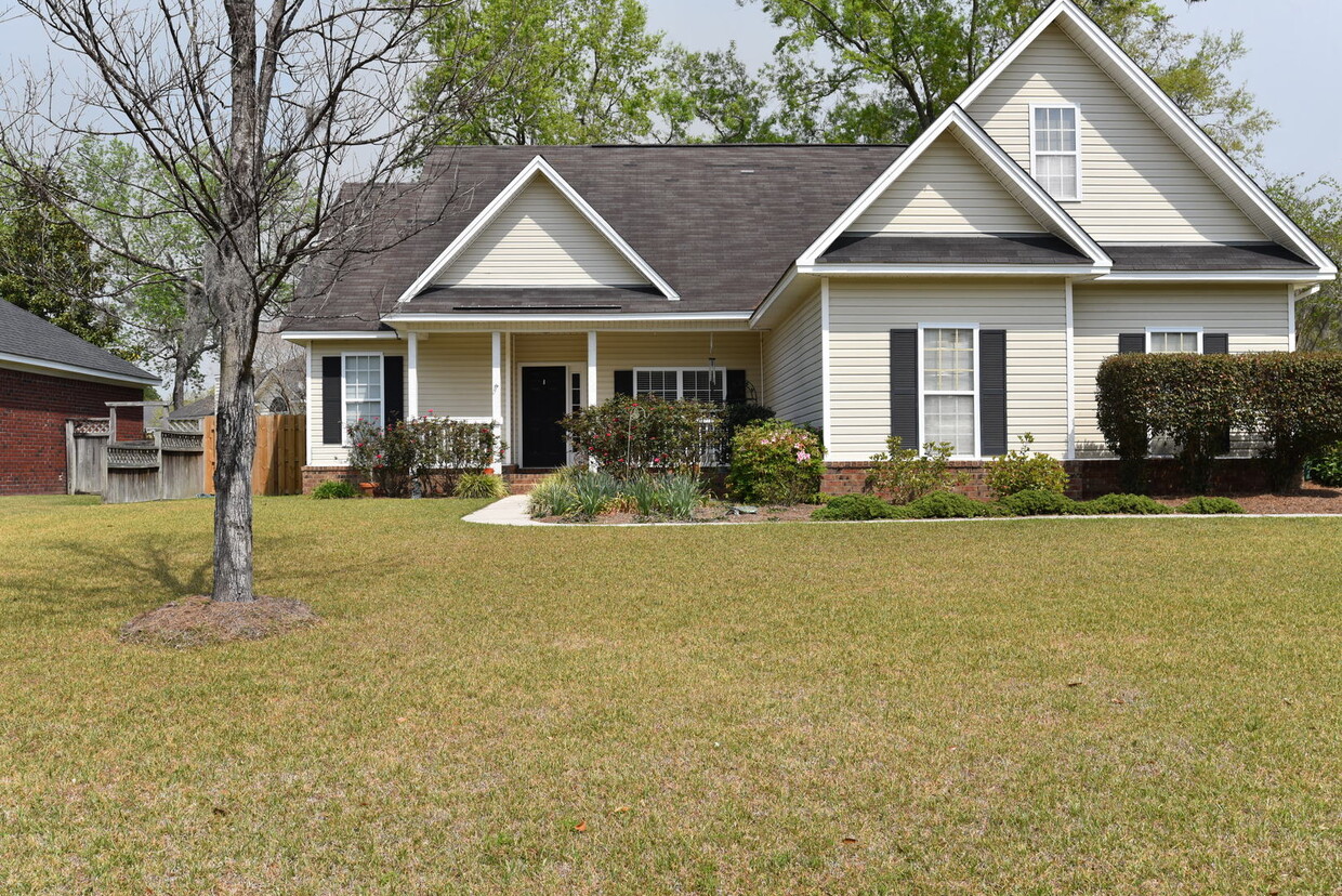 Primary Photo - 3 Bed 2 bath + Bonus Room & Fenced yard