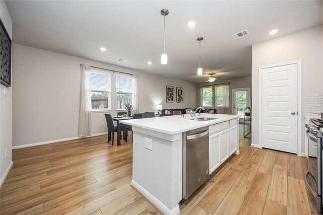 Building Photo - 7047 Silverleaf Oak St