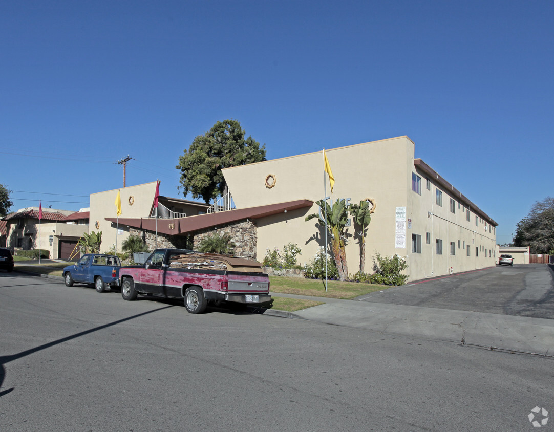 Primary Photo - Cliff Manor Apartments