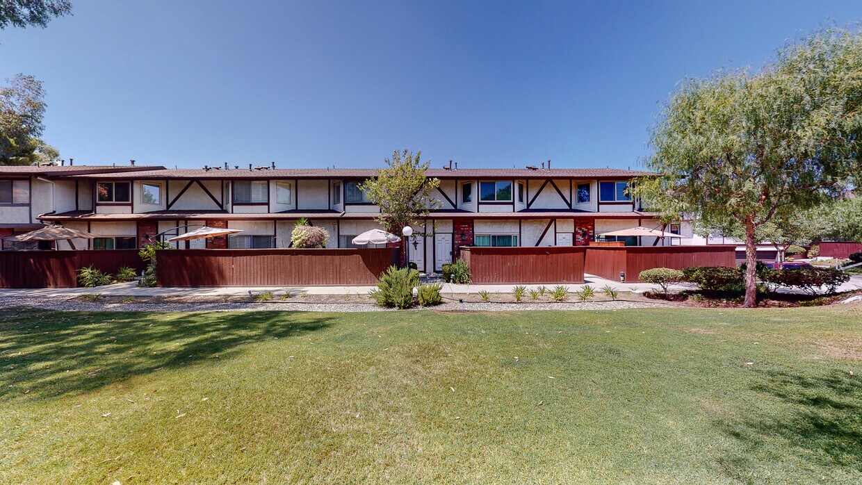Primary Photo - 10480 Sunland Blvd