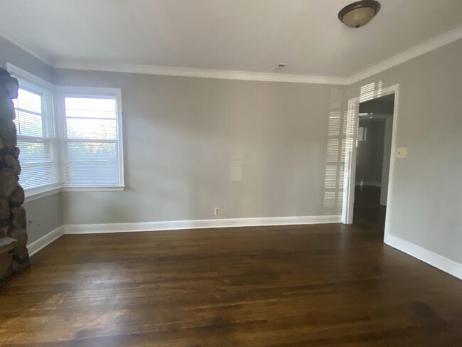 Building Photo - 4612 S Renshaw Dr