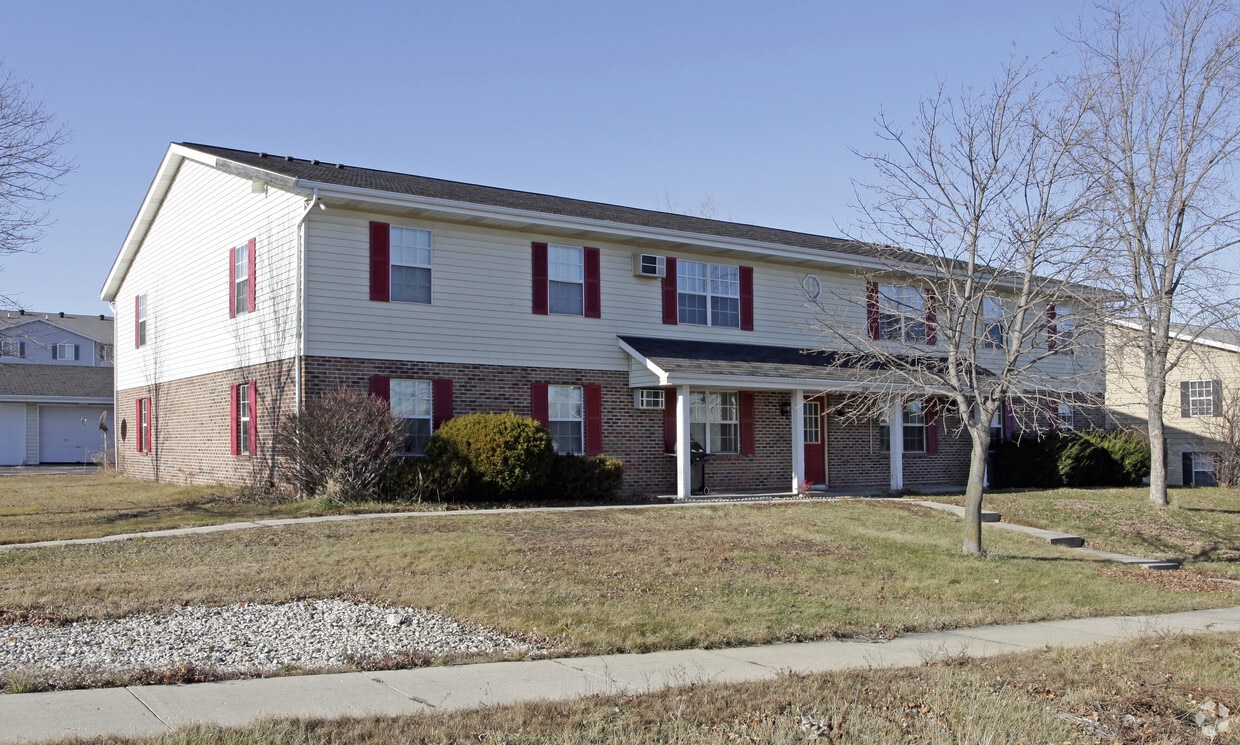 2106 Sylvan Way, West Bend, WI 53095 Apartments in West Bend, WI