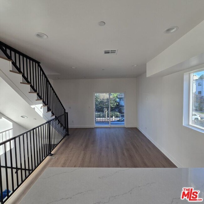Building Photo - 10829 Peach Grove St