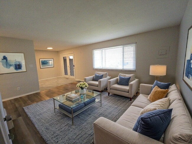 Building Photo - 1015 E Pearl St