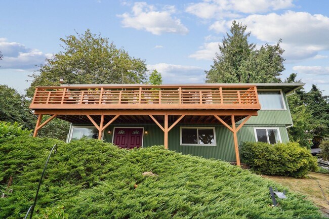 Building Photo - MIL  with 1 bedroom, 1 bathroom and den on...